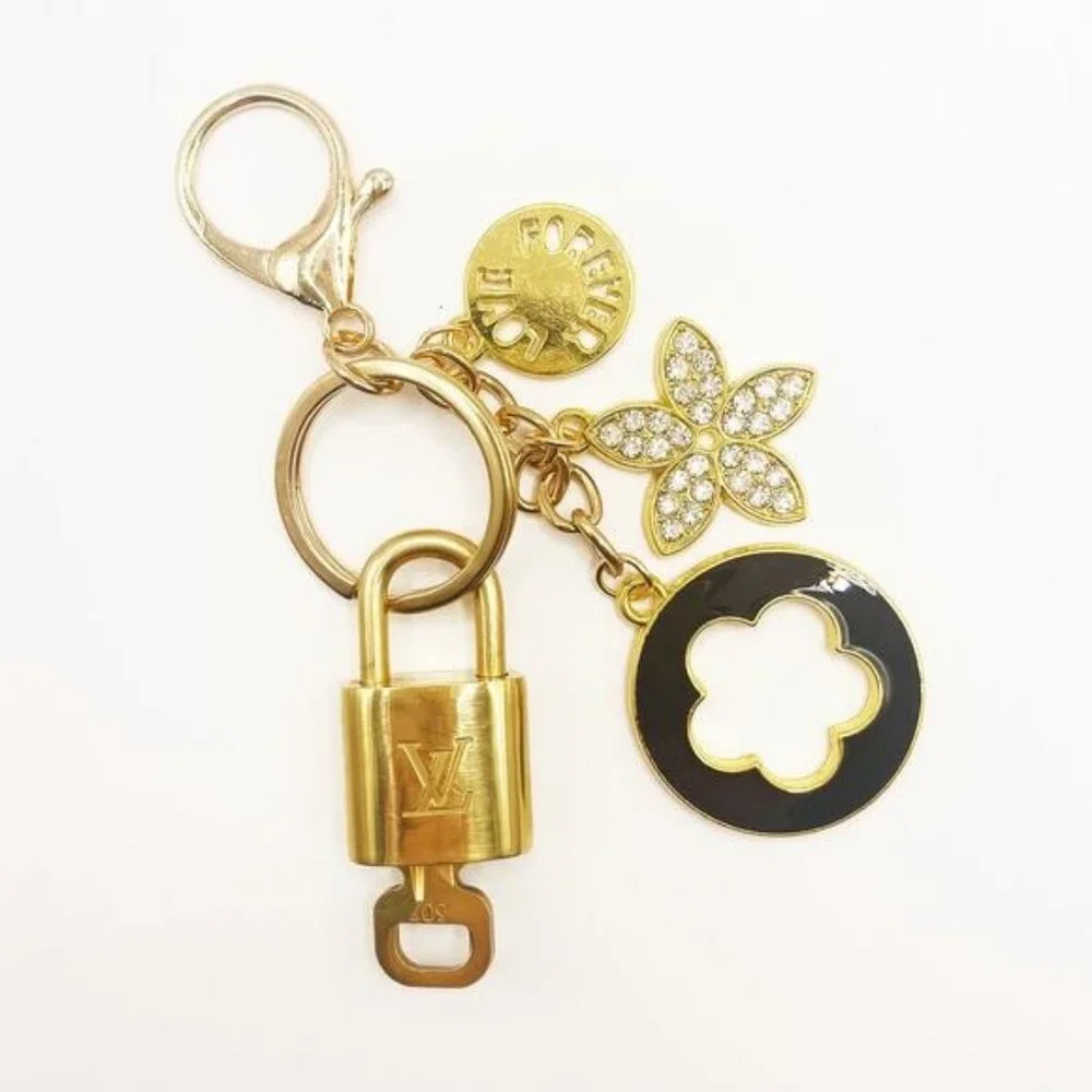Authentic Louis Vuitton Lock & Key with Bag Charm Keychain Key Charm Chain_3